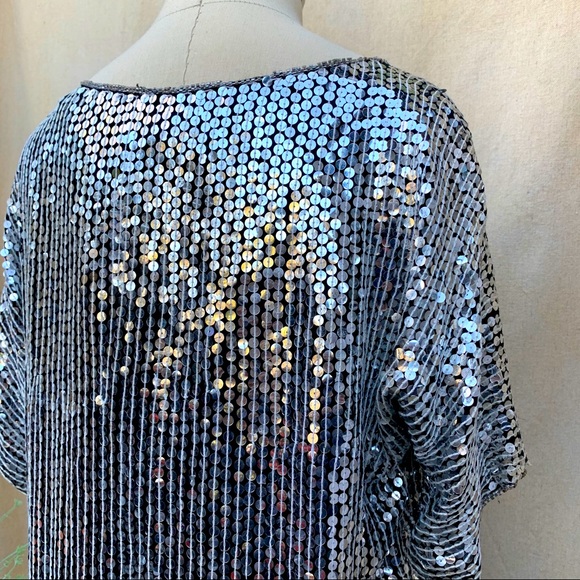 VINTAGE Silver Sequin Bead Metallic Disco Ball Top - Picture 7 of 9